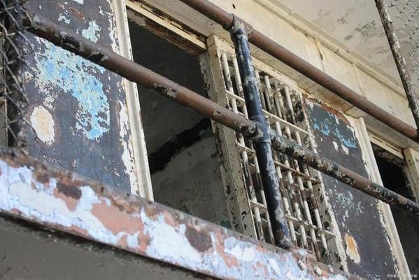 不同環(huán)境下粘鋼加固效果對比（不同環(huán)境下粘鋼加固的施工細節(jié)有何不同？） 鋼結(jié)構(gòu)玻璃棧道施工 第7張