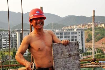 加固施工員薪資影響因素 鋼結(jié)構(gòu)鋼結(jié)構(gòu)停車場施工 第1張