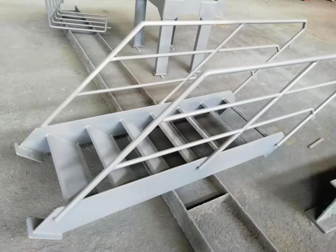 別墅鋼結構樓梯怎么噴漆的呢 結構工業(yè)鋼結構設計 第4張 別墅鋼結構樓梯怎么噴漆的呢 結構工業(yè)鋼結構設計 第4張