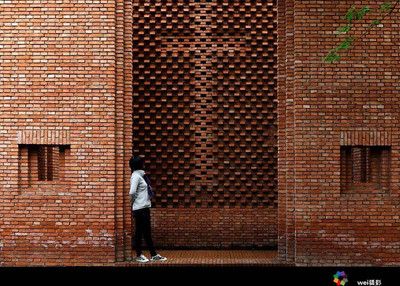 北京紅磚建筑（北京的紅磚建筑不僅是歷史的見證，也是現(xiàn)代藝術(shù)的展示平臺(tái)） 結(jié)構(gòu)工業(yè)鋼結(jié)構(gòu)施工 第5張