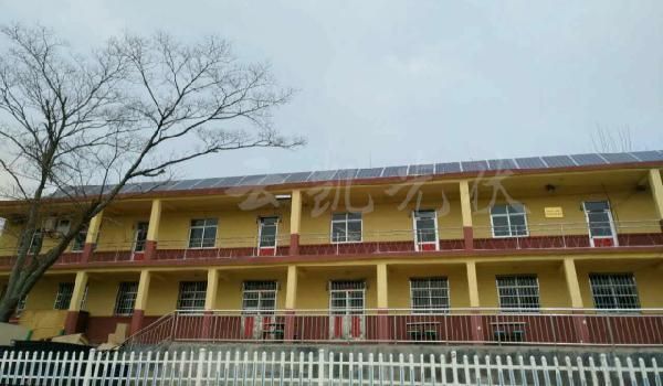 安裝光伏屋頂有輻射嗎(光伏屋頂安裝的光伏發(fā)電系統(tǒng)不會(huì)產(chǎn)生輻射或有害影響) 裝飾家裝設(shè)計(jì) 第2張 安裝光伏屋頂有輻射嗎(光伏屋頂安裝的光伏發(fā)電系統(tǒng)不會(huì)產(chǎn)生輻射或有害影響) 裝飾家裝設(shè)計(jì) 第2張