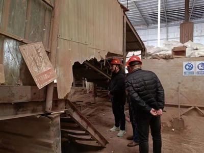 大跨度鋼結(jié)構(gòu)建筑安全隱患自查自改情況報(bào)告(大跨度鋼結(jié)構(gòu)建筑安全隱患的自查自改情況報(bào)告) 鋼結(jié)構(gòu)玻璃棧道施工 第5張 大跨度鋼結(jié)構(gòu)建筑安全隱患自查自改情況報(bào)告(大跨度鋼結(jié)構(gòu)建筑安全隱患的自查自改情況報(bào)告) 鋼結(jié)構(gòu)玻璃棧道施工 第5張