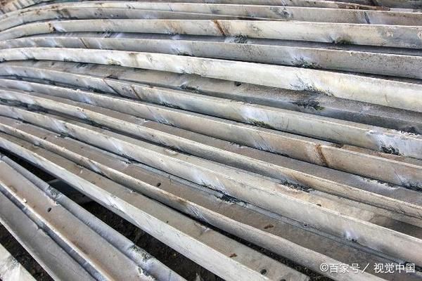 建筑加固的碳纖維加固方法（碳纖維加固與傳統(tǒng)方法比較碳纖維加固技術(shù)的應(yīng)用案例） 鋼結(jié)構(gòu)玻璃棧道設(shè)計(jì) 第3張