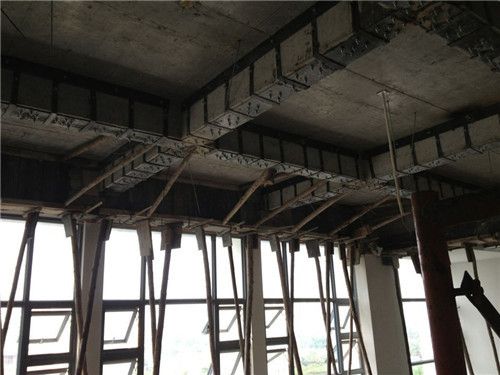 建筑結(jié)構(gòu)加固材料選擇（建筑加固材料選擇與使用） 鋼結(jié)構(gòu)鋼結(jié)構(gòu)停車場設(shè)計 第5張