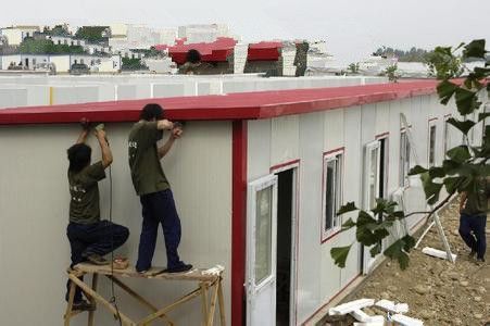 彩鋼房搭建視頻（彩鋼房地基處理要點） 鋼結(jié)構(gòu)跳臺施工 第5張