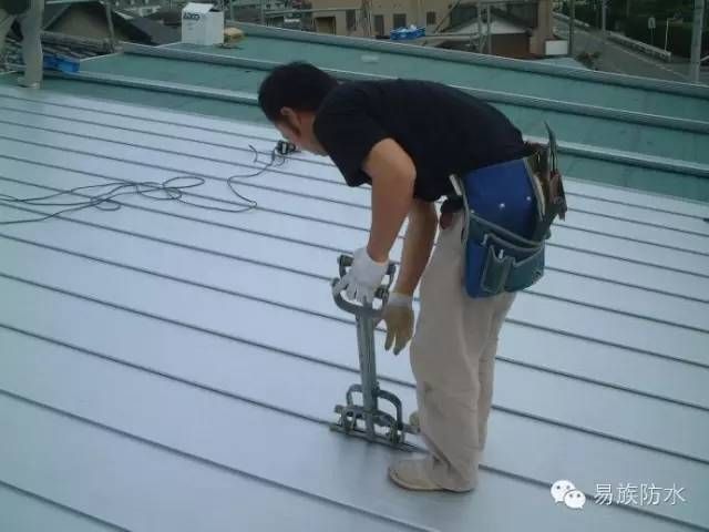 彩鋼板屋面施工方案(彩鋼板屋面施工安全注意事項(xiàng)彩鋼板屋面施工安全注意事項(xiàng)) 鋼結(jié)構(gòu)鋼結(jié)構(gòu)螺旋樓梯設(shè)計(jì) 第2張 彩鋼板屋面施工方案(彩鋼板屋面施工安全注意事項(xiàng)彩鋼板屋面施工安全注意事項(xiàng)) 鋼結(jié)構(gòu)鋼結(jié)構(gòu)螺旋樓梯設(shè)計(jì) 第2張