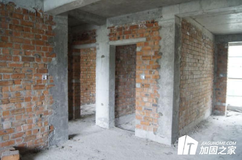磚混房加固改造費(fèi)用多少合理（混凝土加固與纖維加固對(duì)比）