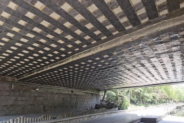 碳纖維加固在橋梁中的應(yīng)用案例（南京機場路高架橋碳纖維加固技術(shù)在橋梁加固中的應(yīng)用） 結(jié)構(gòu)污水處理池施工 第3張