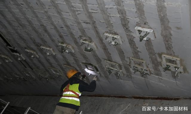 碳纖維板加固技術(shù)在橋梁修復(fù)中的應(yīng)用，碳纖維板加固技術(shù)在橋梁修復(fù)中的關(guān)鍵應(yīng)用與效果分析，碳纖維板加固技術(shù)在橋梁修復(fù)中的關(guān)鍵應(yīng)用與效果分析 行業(yè)新聞 第2張