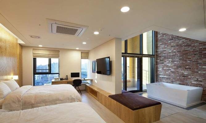 50個(gè)房間的賓館，五室賓舍，五十間客房的溫馨旅居之所，解析，五室賓舍簡(jiǎn)潔地體現(xiàn)了賓館有五十個(gè)房間的規(guī)模特點(diǎn)，溫馨旅居之所則強(qiáng)調(diào)了賓館能給住客帶來舒適、 行業(yè)新聞 第3張